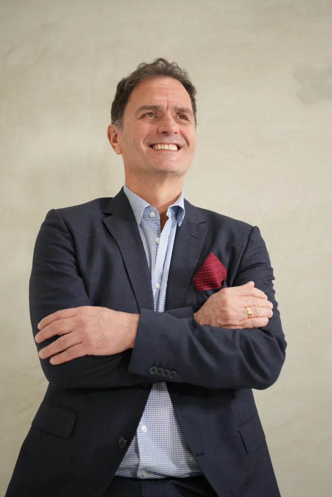 Dr. Carlos Recio: especialista en retiro de biopolímeros Dr. Carlos Recio: especialista en retiro de biopolímeros